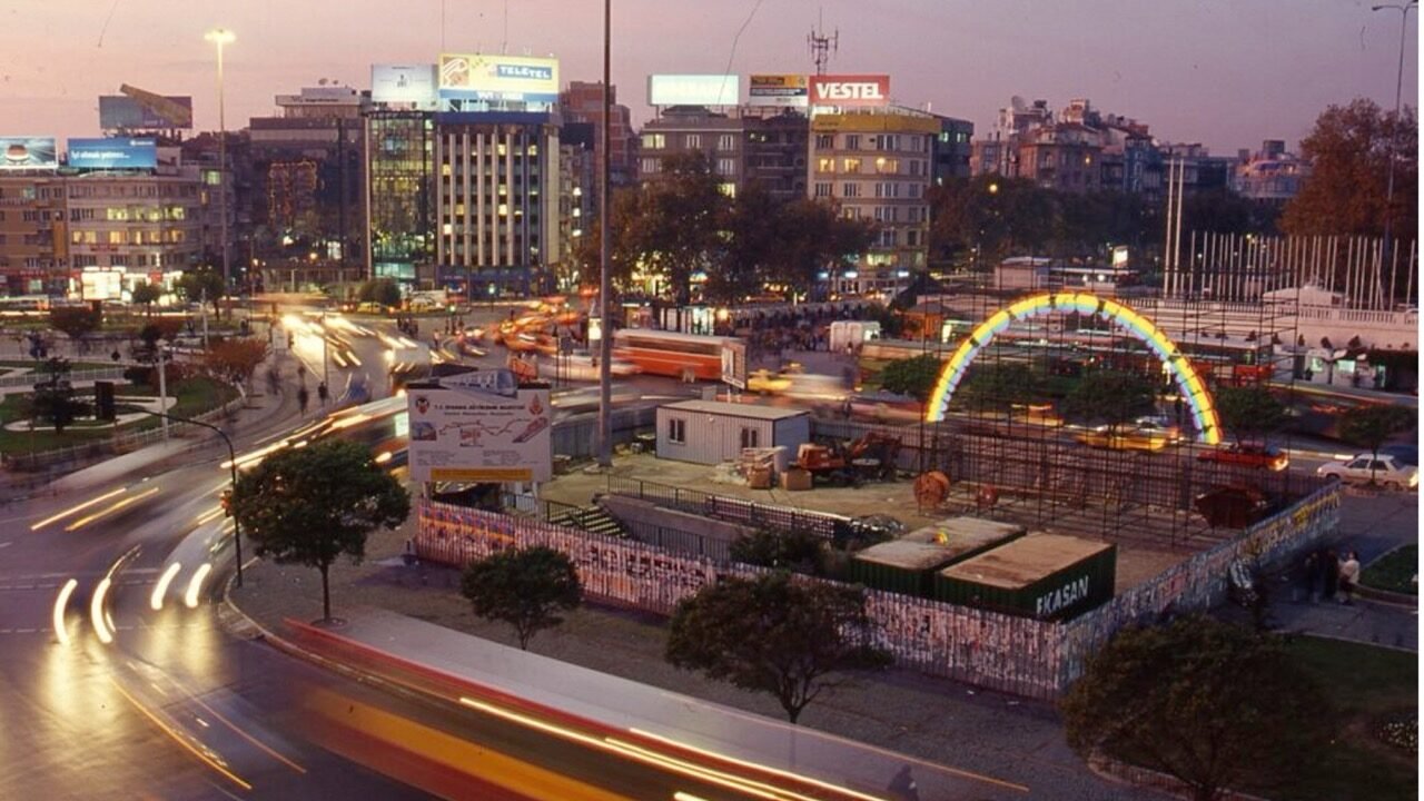 6. İstanbul Bienali, Ugo Rondinone, İKSV Arşiv