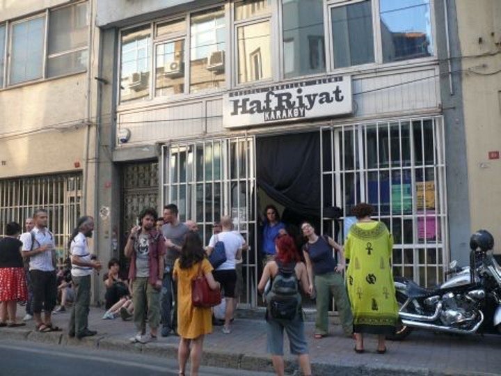 --- İsyan ve Onur Sergisi Açılışı, 2009, Hafriyat Karaköy.