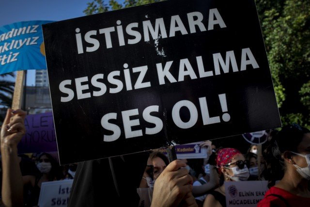 Serra Akcan (csgorselarsiv.org)