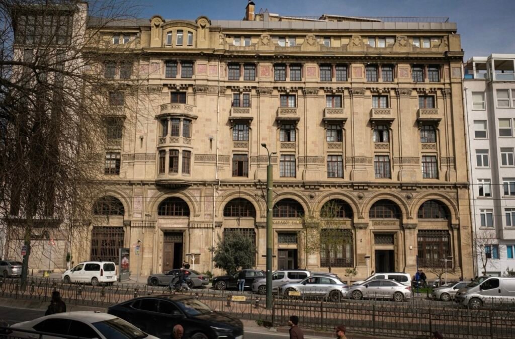 Küme Vakfı, Karaköy Palas'ta 
