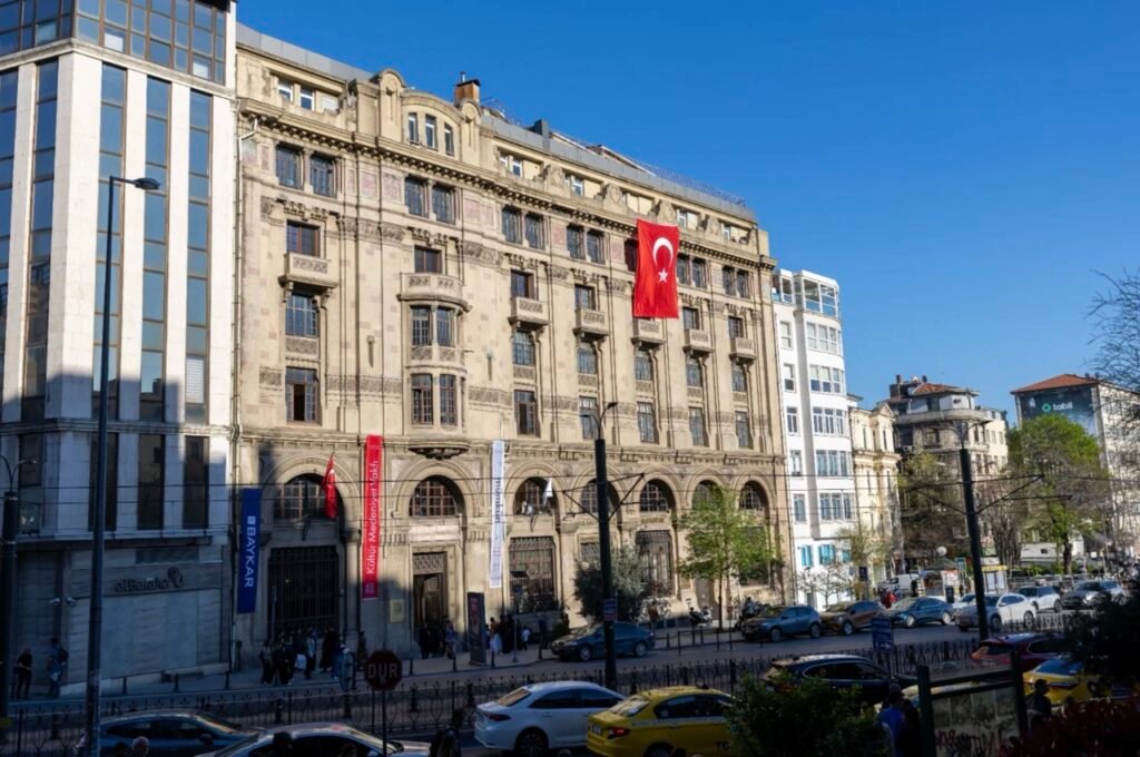 Küme Vakfı, Karaköy Palas'ta...