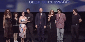 Bir arada yalnız filmi