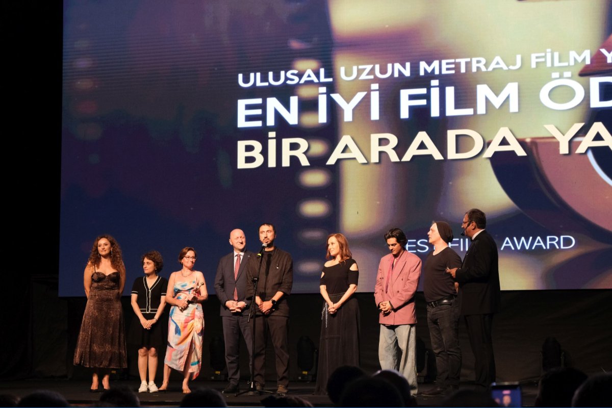 Bir Arada Yalnız